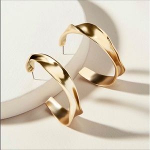 NWT - Stella & Dot - Twist hoop earrings